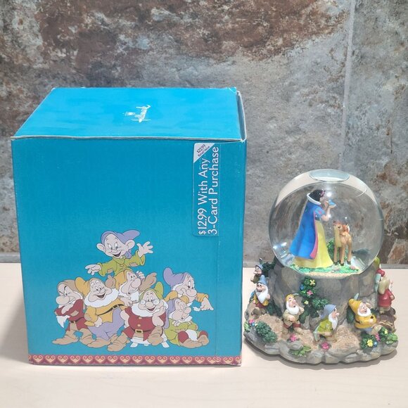 Hallmark Musical Snow Globe Disney's Snow White and the Seven Dwarfs 1990 - Picture 6 of 13